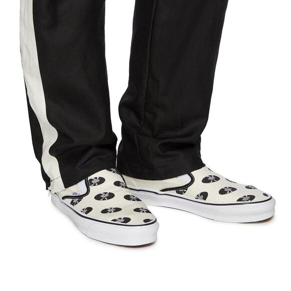 VANS X WACKO MARIA 'OG CLASSIC LX' VINYL GRAPHIC PRINT SLIP-ON SNEAKERS - Picture 2 of 10